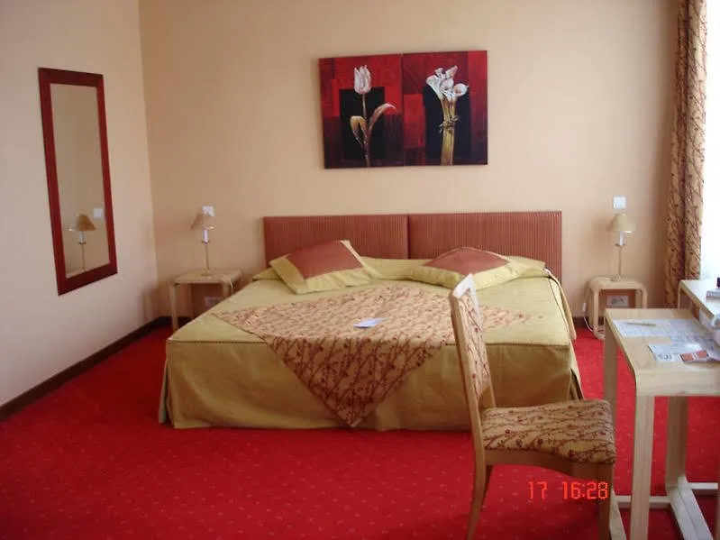 **  Brit Hotel Essentiel Pontivy Robic Frankrijk